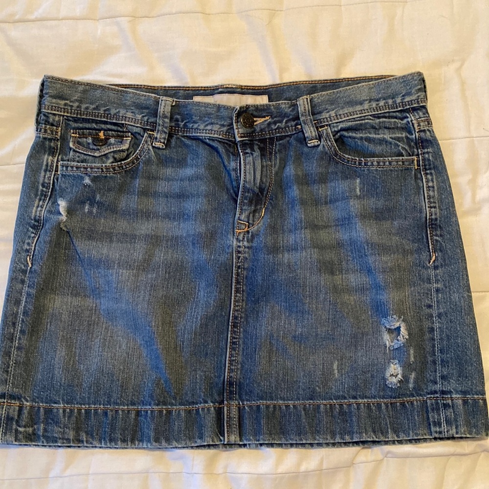 Old Navy distressed jean miniskirt - size 8